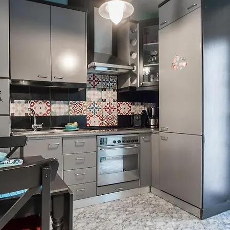 Zois Cozy N Vibrant Apartman